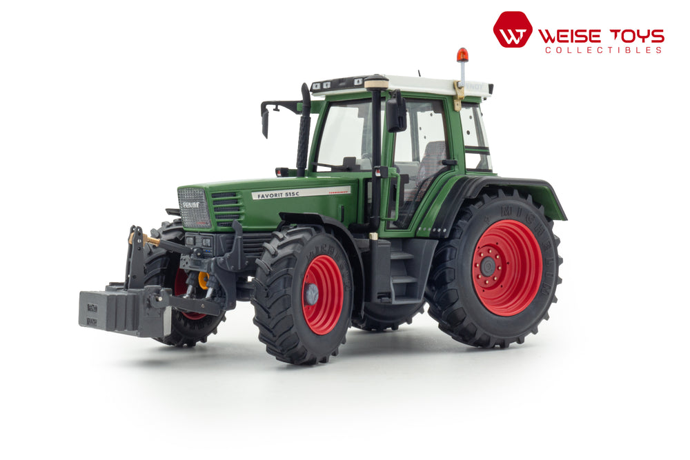 Vooraanzicht Groene miniatuurtractor van FENDT favorit 515C in schaal 1:32 met rode velgen en frontgewicht.